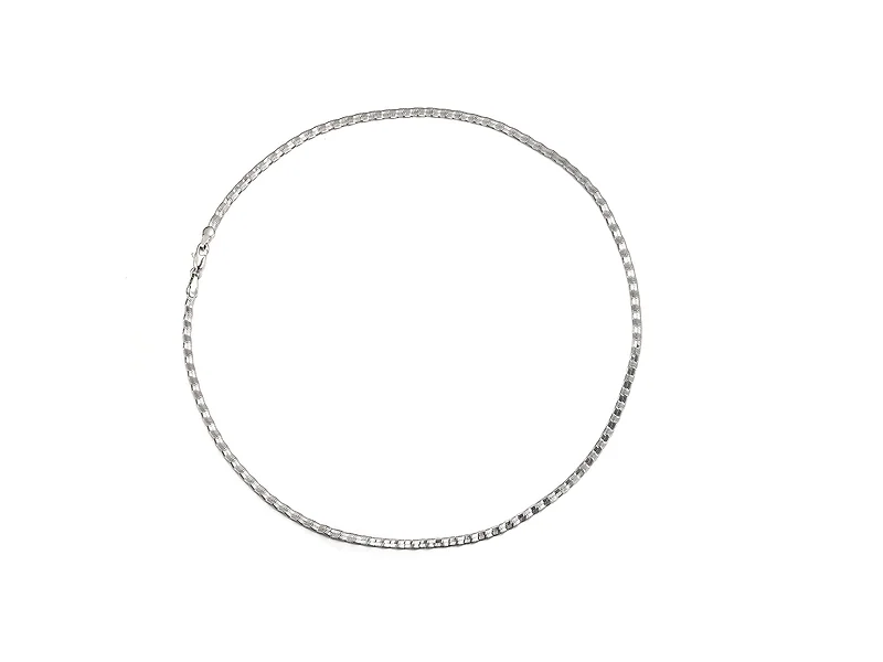 Delicado giro de Singapur en plata
