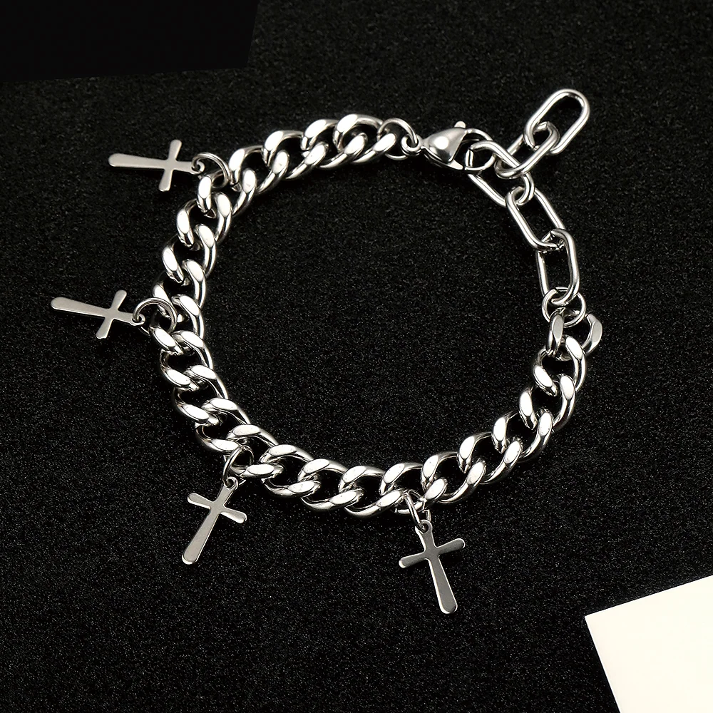 Chaîne argentée à multiples croix - 2
