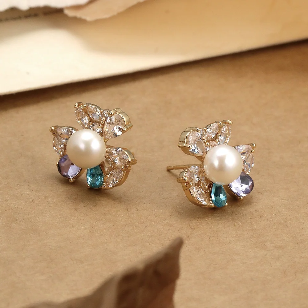 Clou d'oreille floral perle - 2