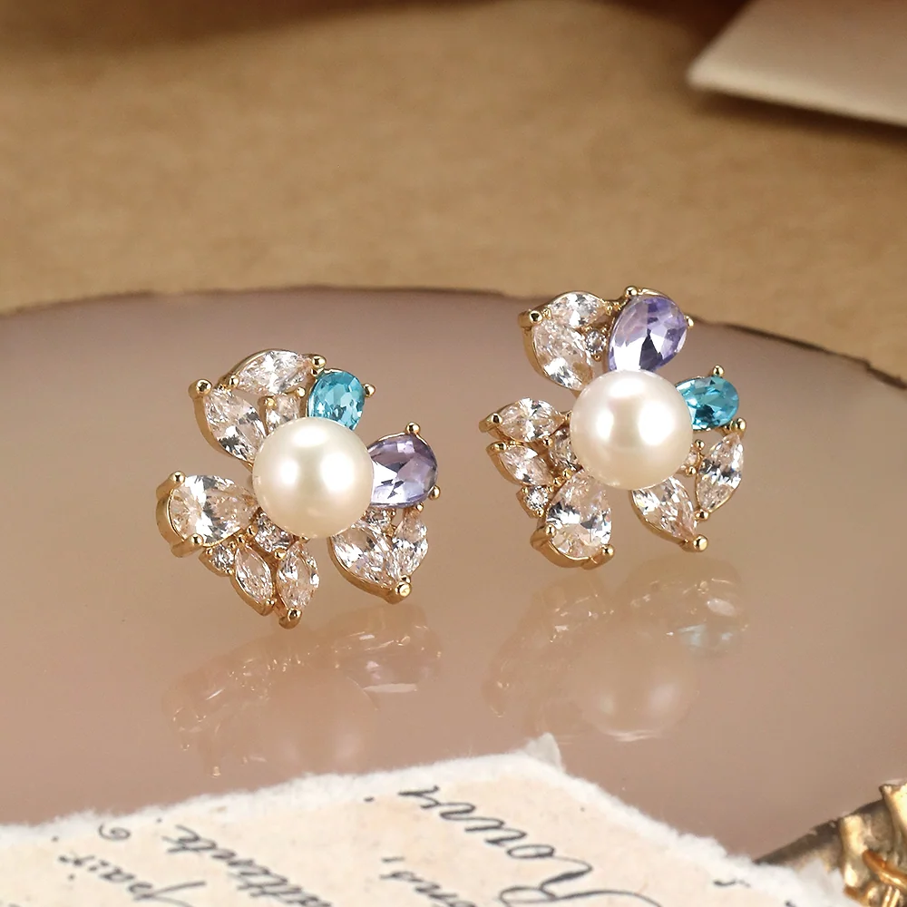 Clou d'oreille floral perle - 3